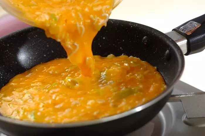 ネギとシラスの卵焼きの作り方2