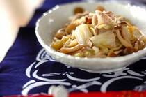 2025年12月12日(金)の献立は「豚しゃぶと白菜の蒸し煮」の献立。メインに豚肉と野菜の蒸し煮、副菜に卵焼きとカボチャサラダを添えた体温まる献立です。