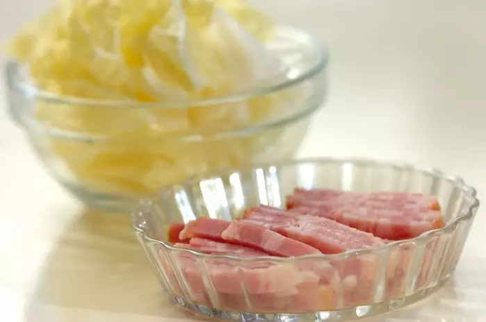 残り野菜とベーコンのスープの下準備2