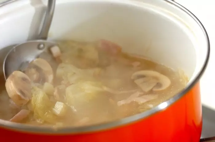 残り野菜とベーコンのスープの作り方2