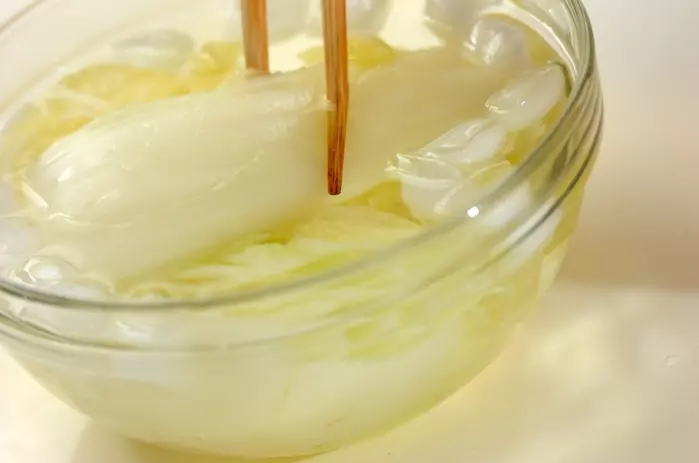 やみつき！無限に食べられるゆで白菜サラダの作り方1