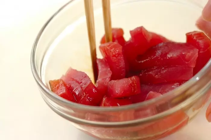 マグロとアボカドのサラダの作り方1