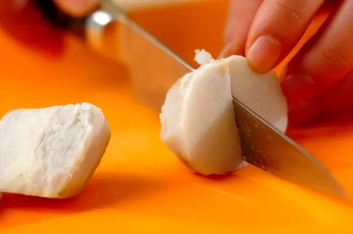 里芋のゴマ和えの下準備1