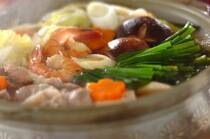 2025年12月31日(水)の献立は「豚バラ鍋」の献立。大晦日の今日はお鍋を囲んで♪副菜は箸休めにも最適な2品を添えて。