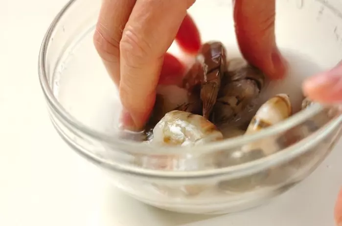 焼きエビ入りお雑煮の下準備1