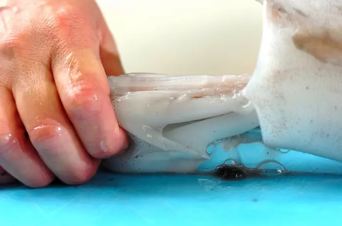 カレー味のイカリングフライの下準備1