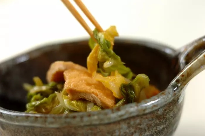 調味料２つ！白菜と油揚げのくったり煮の作り方2