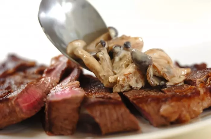 キノコソースがけステーキの作り方3