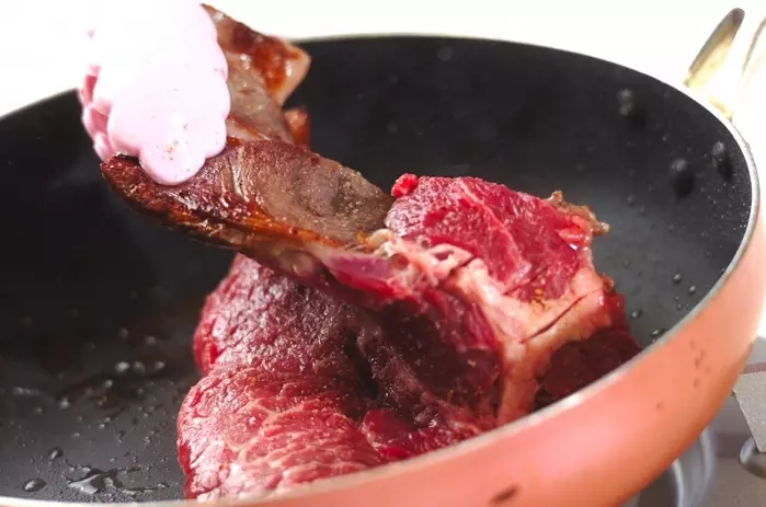 キノコソースがけステーキの作り方1