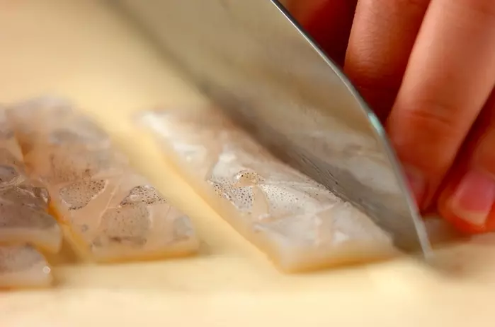 イカとキャベツのワタ炒めの下準備1