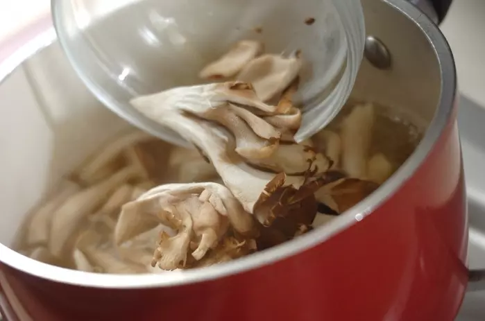 キノコのみそ汁の作り方1
