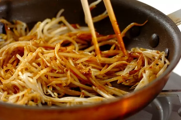 モヤシのカレー炒めの作り方1