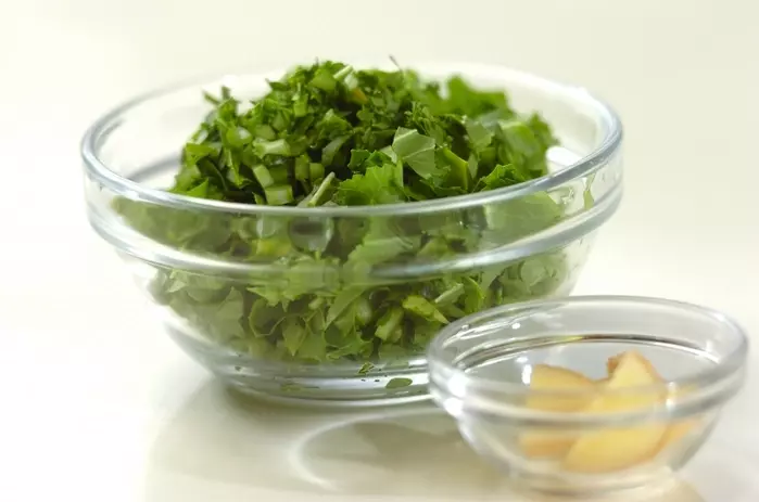 青菜入りサムゲタン風かゆの下準備3