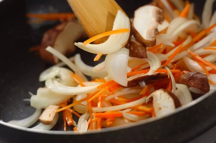 一番簡単!豚肉の焼き 野菜たっぷりでご飯すすむ by金丸 利恵さんの作り方2