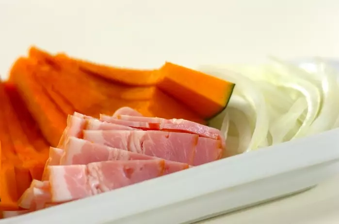 カボチャとベーコンのソテーの下準備1