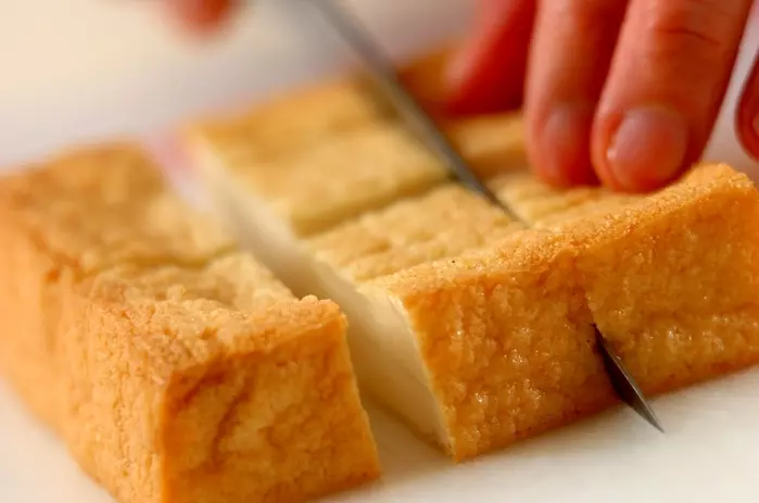 めんつゆで簡単しみしみ!厚揚げの煮びたし by 金丸 利恵さんの下準備1