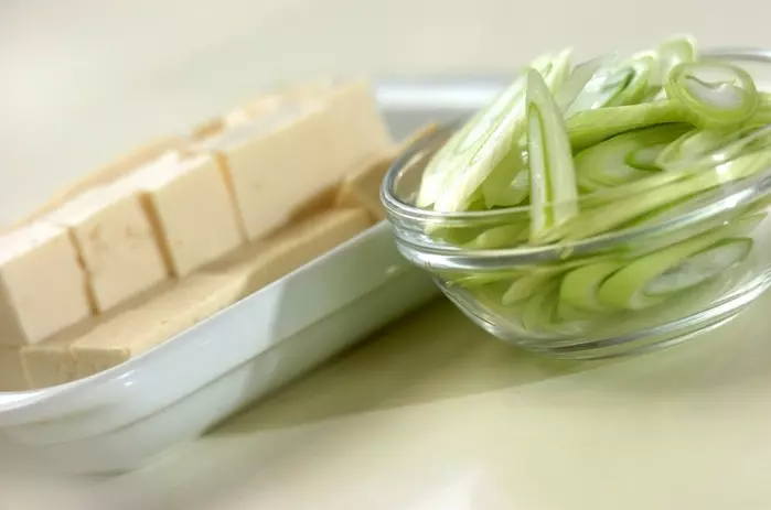 干しシイタケと豆腐のスープの下準備2