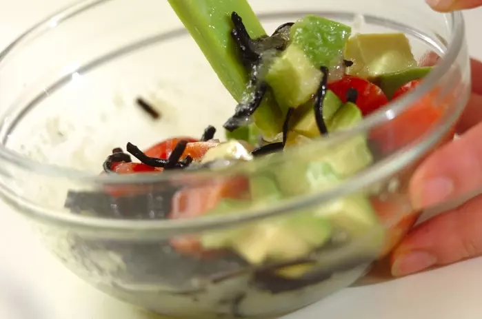 アボカドとヒジキのマリネの作り方1