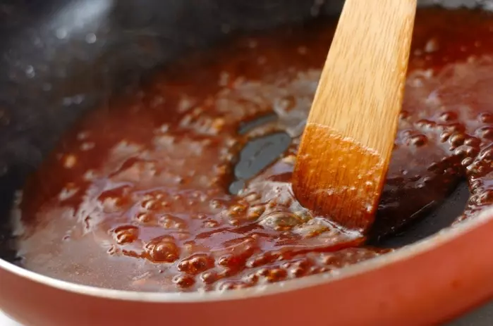 黄金比でおいしいハンバーグ ソースも簡単手作り by金丸 利恵さんの作り方5