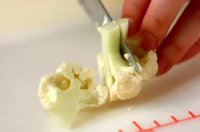 カリフラワーのスープの下準備1