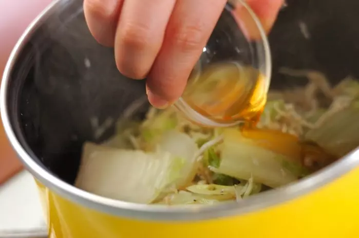 白菜とシラスの蒸し煮の作り方2