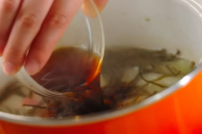 白菜とベーコンの昆布だしスープの作り方2