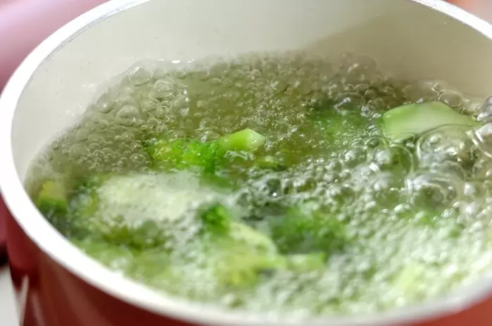 簡単ブロッコリーと油揚げの和えもの 立派なおかずに by金丸 利恵さんの作り方1