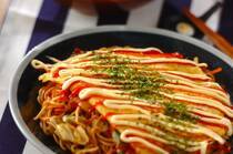 2026年1月21日(水)の献立は「オムそば」の献立。居酒屋さんにいるような、楽しい気分になる献立です。