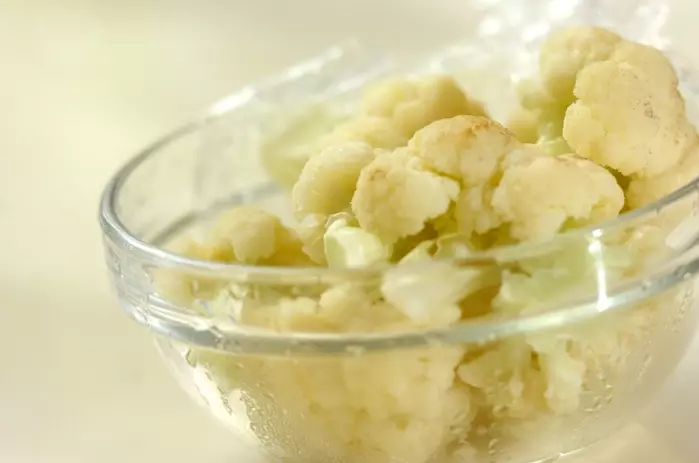 カリフラワーと豆のサラダの作り方1