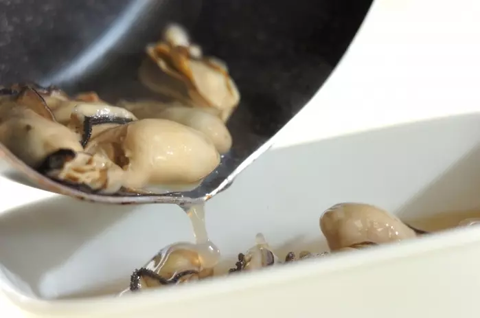 濃厚クラムチャウダー 牡蠣たっぷり by山下 和美さんの作り方1