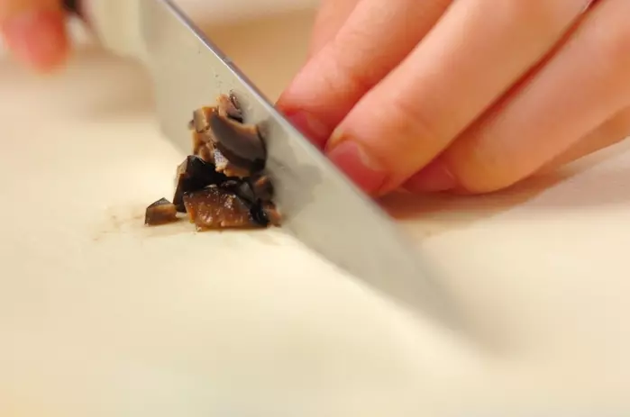 オリーブのブルスケッタの下準備1