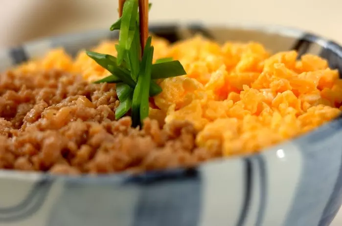 みんな大好き!鶏そぼろ丼 彩り鮮やかの作り方3