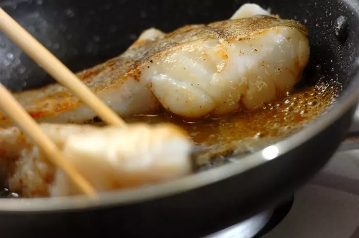 旬のたらをあっさり美味しく!バターポン酢焼きの作り方3