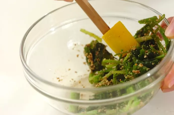 セリのゴマ和えの作り方1