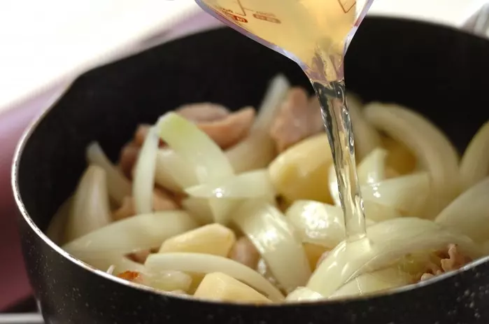 プロ直伝!黄金比率で作る肉じゃがの作り方1