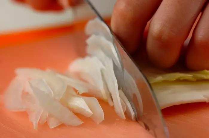 白菜とリンゴのサラダの下準備1