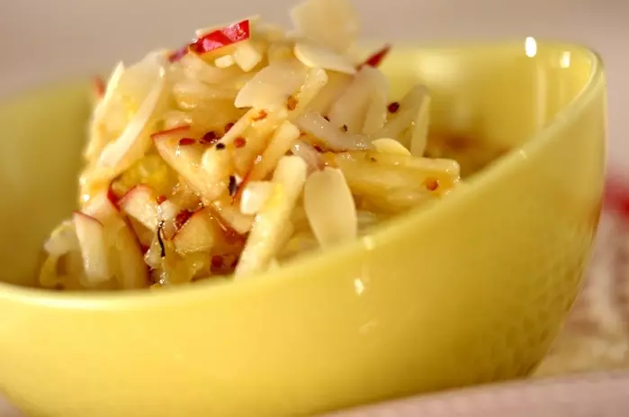 白菜とリンゴのサラダ