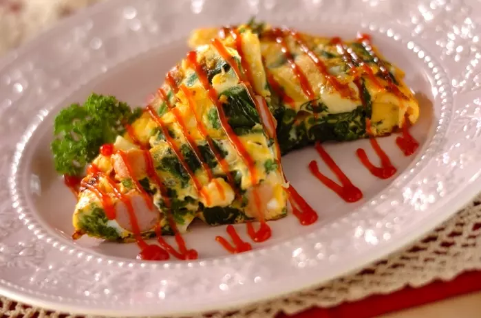 ソーセージとホウレン草入りオムレツ