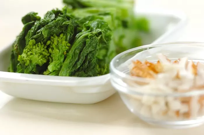 菜の花の酢みそがけの下準備1