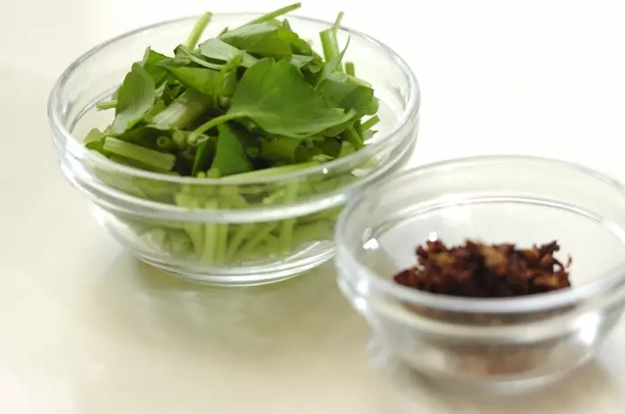 鶏団子スープの下準備1