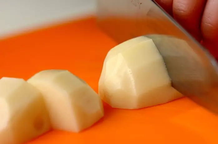 タラとジャガイモのトマト煮の下準備1