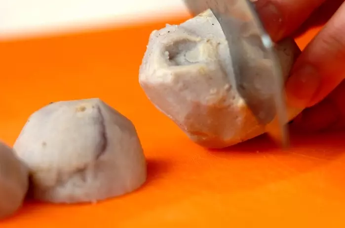 里芋のそぼろあんの下準備1