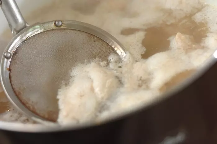 鶏とブロッコリーのスープの作り方1