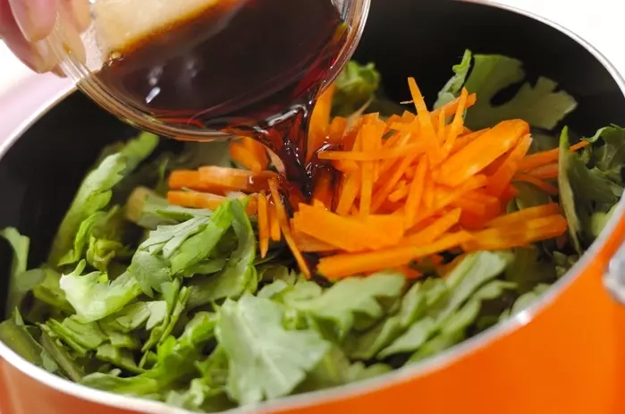 春菊とニンジンの白和えの作り方1