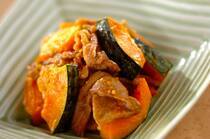 2026年2月12日(木)の献立は「カボチャと豚肉のみそ炒め」の献立。ボリューム感のあるみそ炒めに、サッパリとした副菜と汁ものを添えた和献立です。