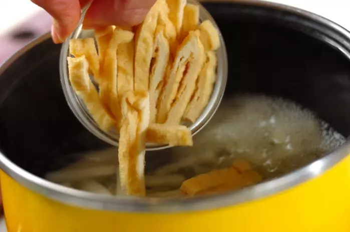 大根と油揚げのみそ汁の作り方1