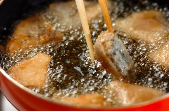 片栗粉と少ない油で簡単！ブリの竜田揚げ焼きの作り方1