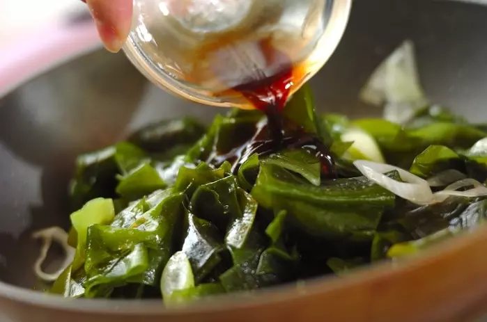 ワカメとネギの炒め煮の作り方2