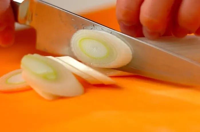 ワカメとネギの炒め煮の作り方1