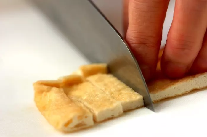 小松菜と油揚げの白だし煮の下準備2